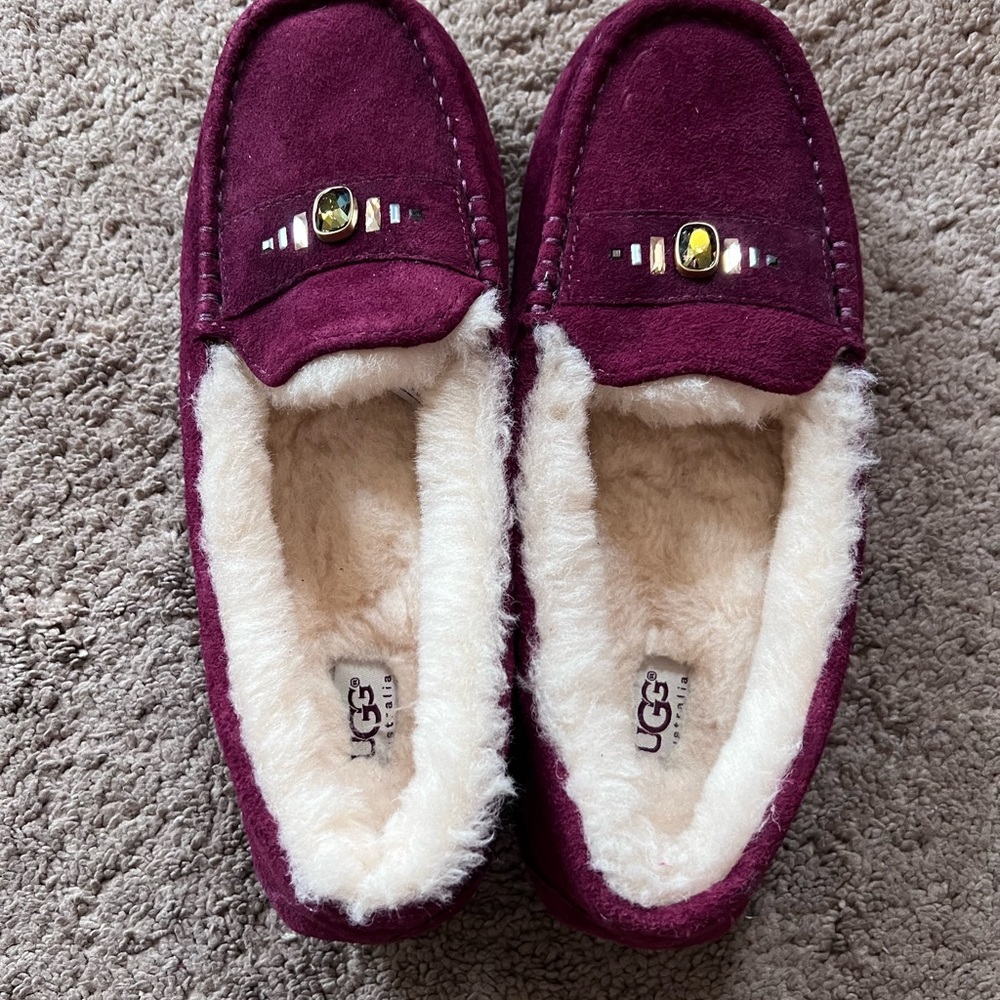 NWT UGG Burgundy Suede Shearling-Lined Moccasin Flats